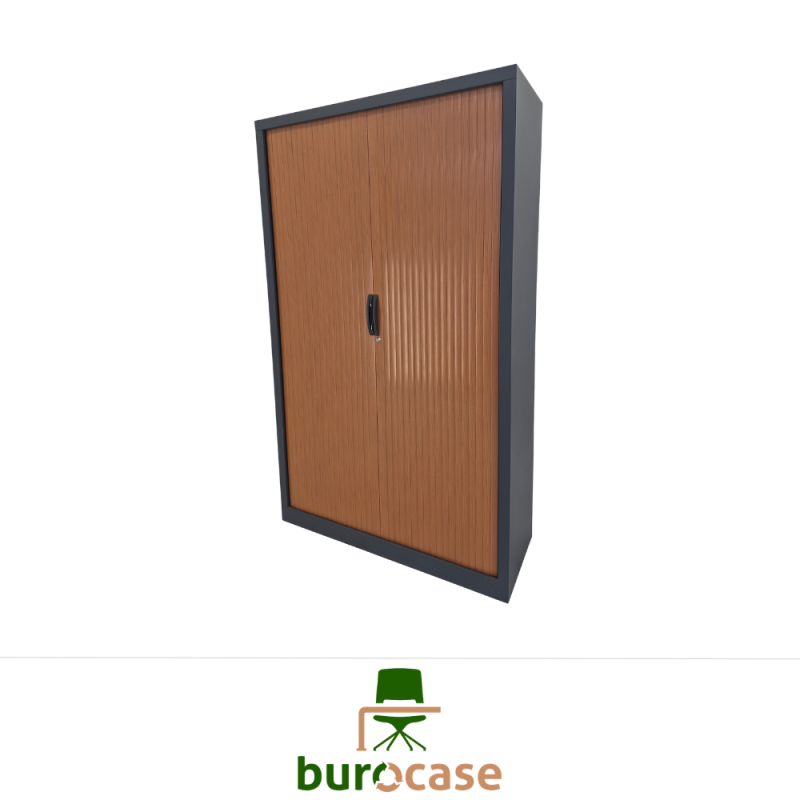 ARMOIRE HAUTE À RIDEAUX