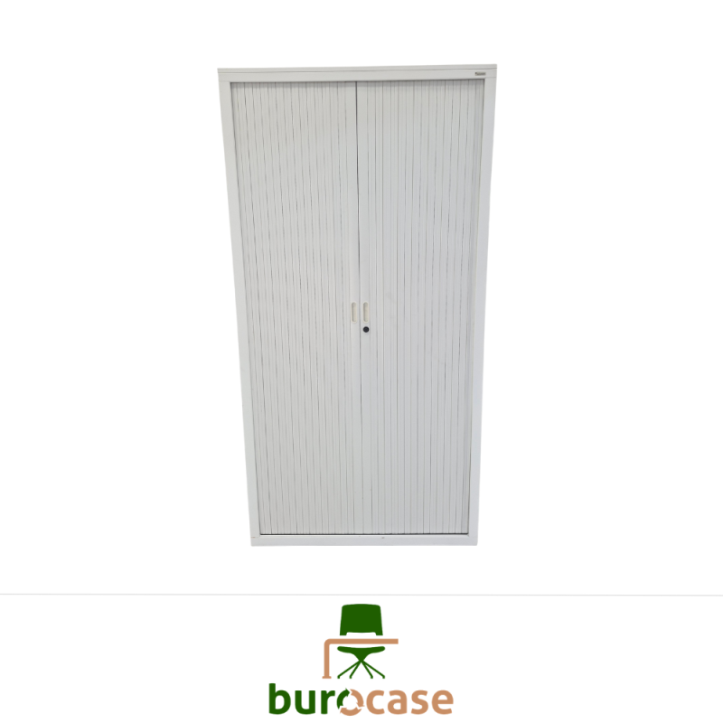 ARMOIRE HAUTE À RIDEAUX