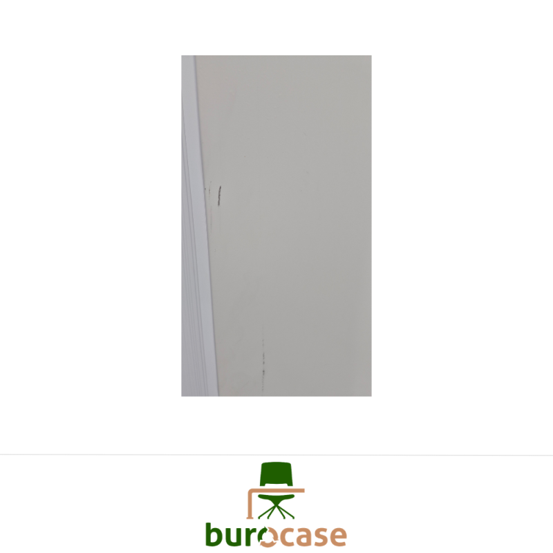 ARMOIRE HAUTE À RIDEAUX