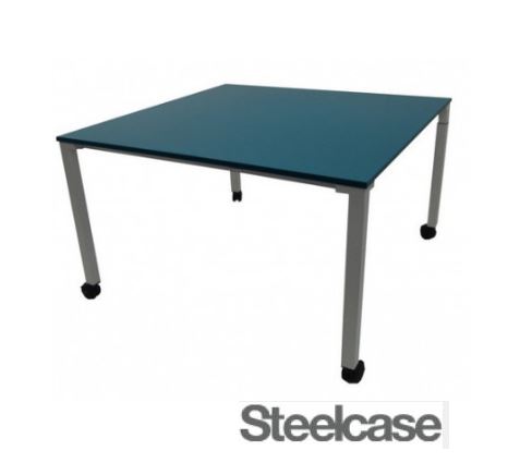 TABLE DE RÉUNION STEELCASE - 120x120